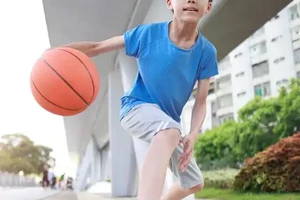 四岁小朋友学打篮球有哪些好处?